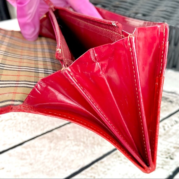 Burberry leather bifold wallet with inside Nova Check plaid cloth - Picture 11 of 16